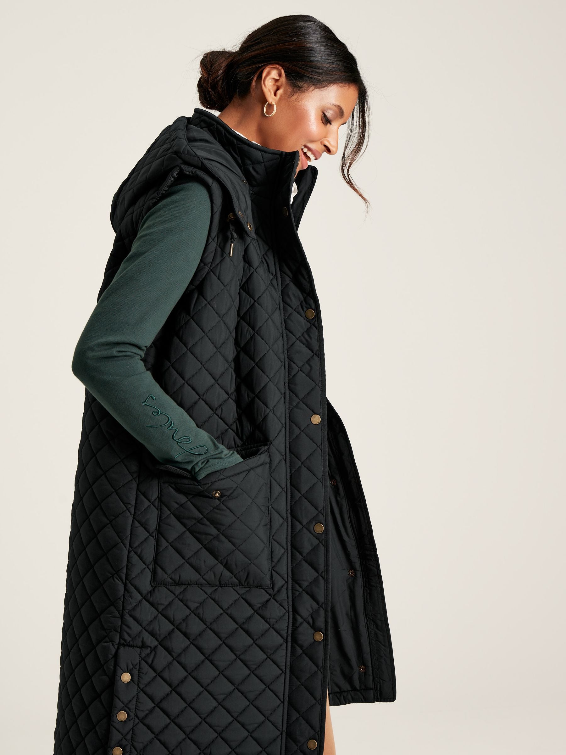 Chatsworth Black Showerproof Longline Diamond Quilted Gilet - Black