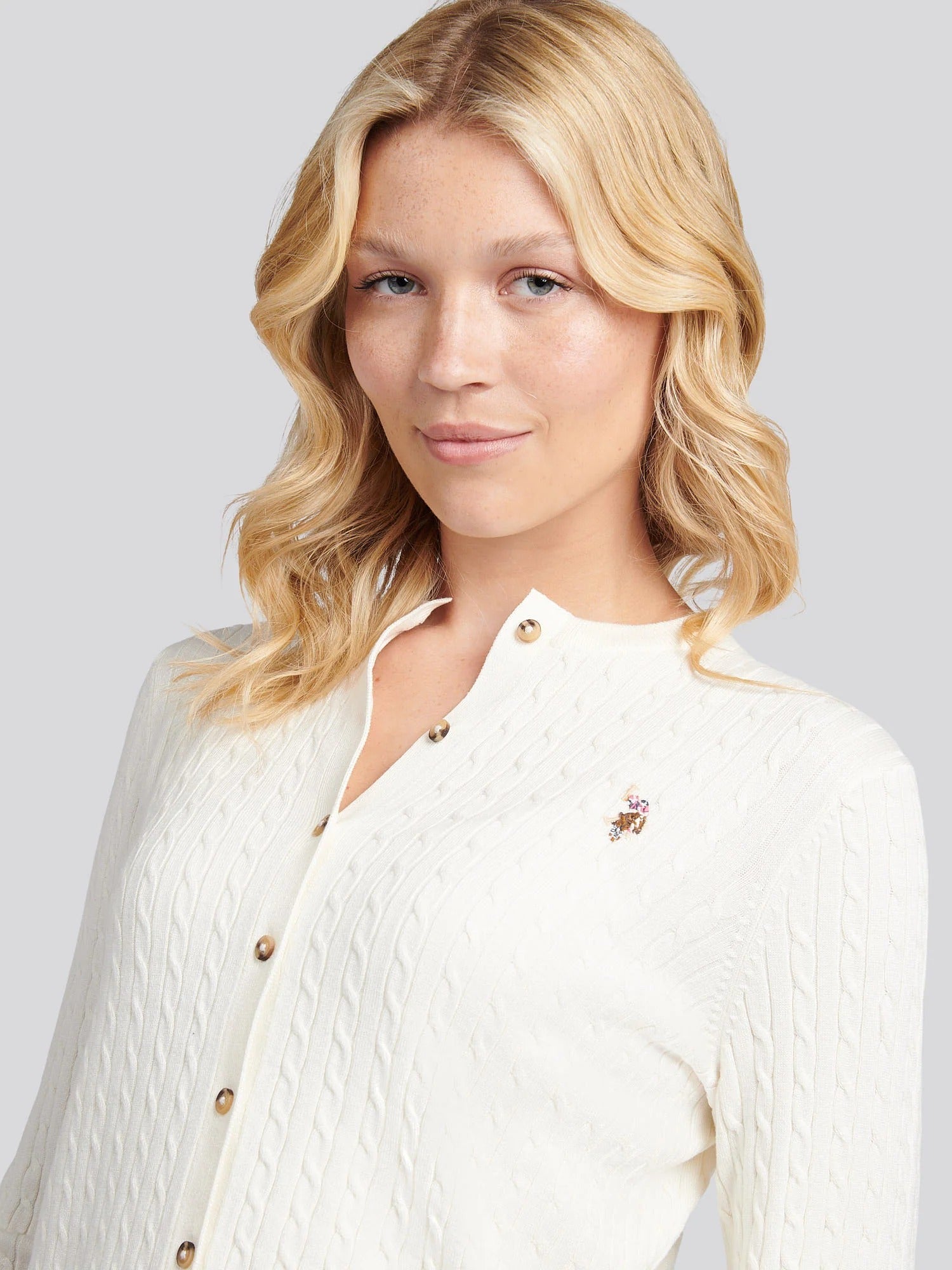 Women's Fine Cable Knit Cardigan in Marshmallow