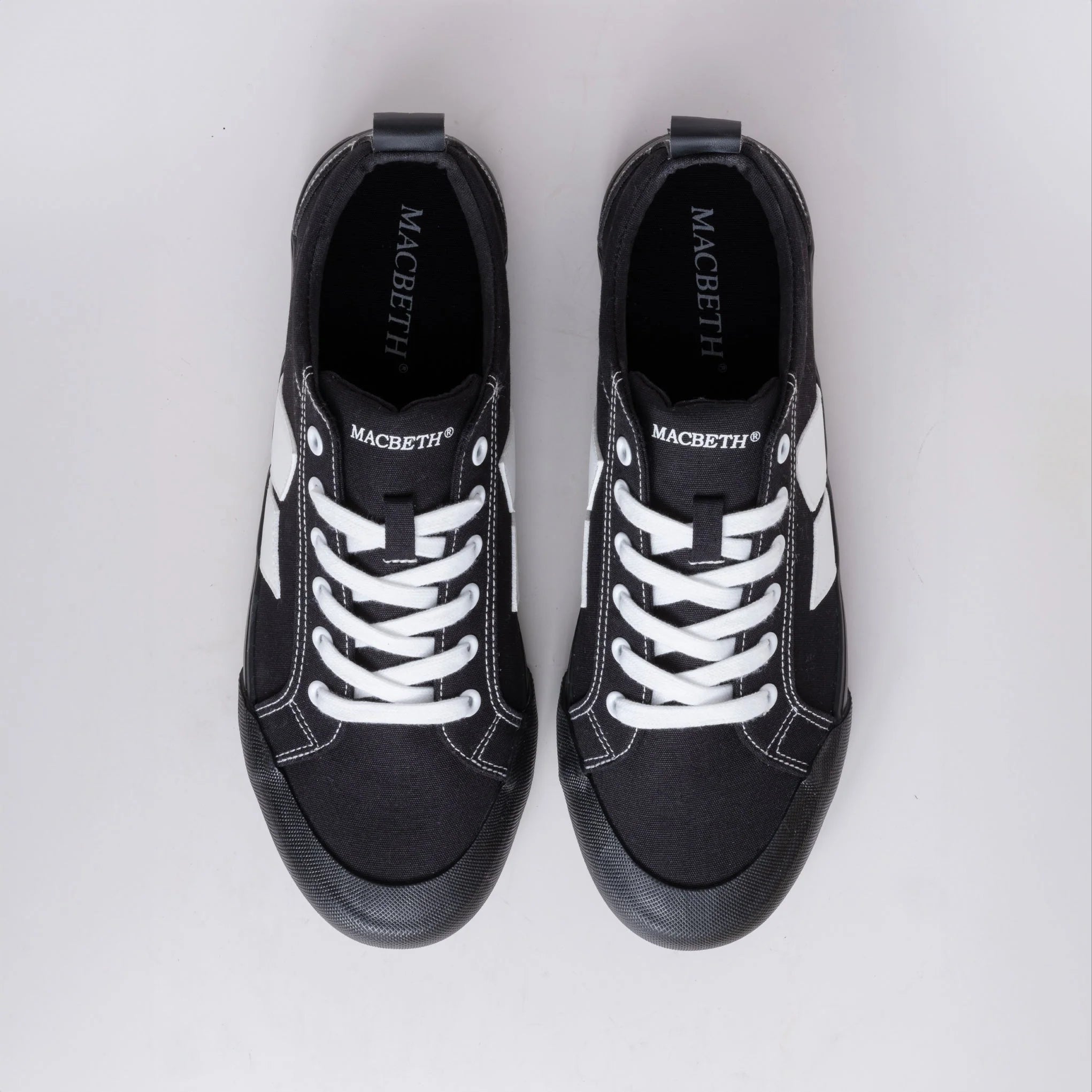 Macbeth Eliot Black/White